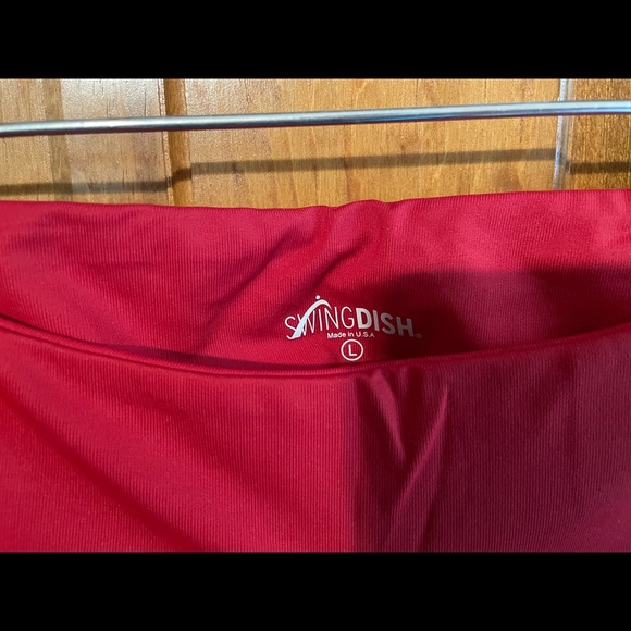 Women’s golf skirt with attached Capri leggings. - Picture 3 of 4